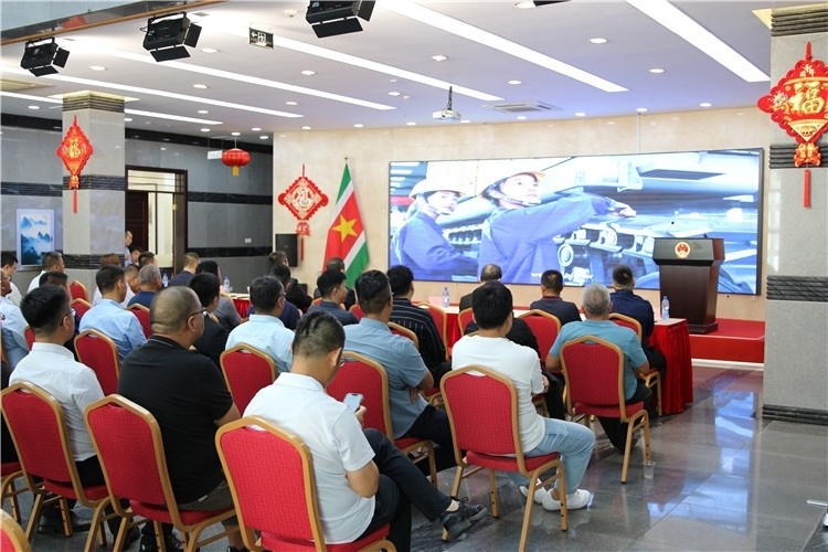 當(dāng)?shù)貢r間3月26日下午，中國品牌重型機(jī)械、載重車輛宣傳推介會在中國駐蘇里南大使館舉行。圖為宣介會現(xiàn)場。中國駐蘇里南大使館供圖