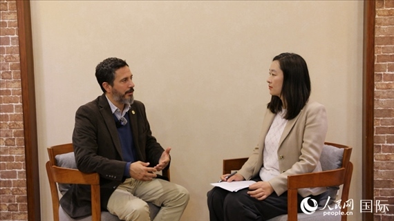 阿根廷布宜諾斯艾利斯大學阿根廷—中國研究中心主任、阿根廷知名漢學家畢嘉宏（Ignacio Villagran）接受人民網記者專訪。人民網記者 周雨攝