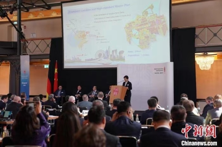 當(dāng)?shù)貢r(shí)間4月5日，由中國商務(wù)部主辦的“投資中國”德國專場推介活動在斯圖加特市舉行。中新社記者 馬秀秀 攝