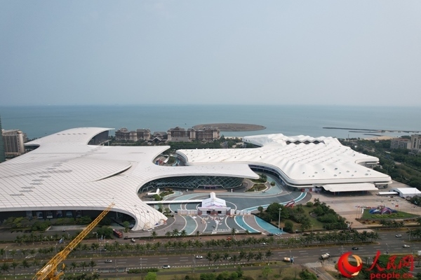 航拍第四屆消博會(huì)主會(huì)場。人民網(wǎng)記者 孟凡盛攝
