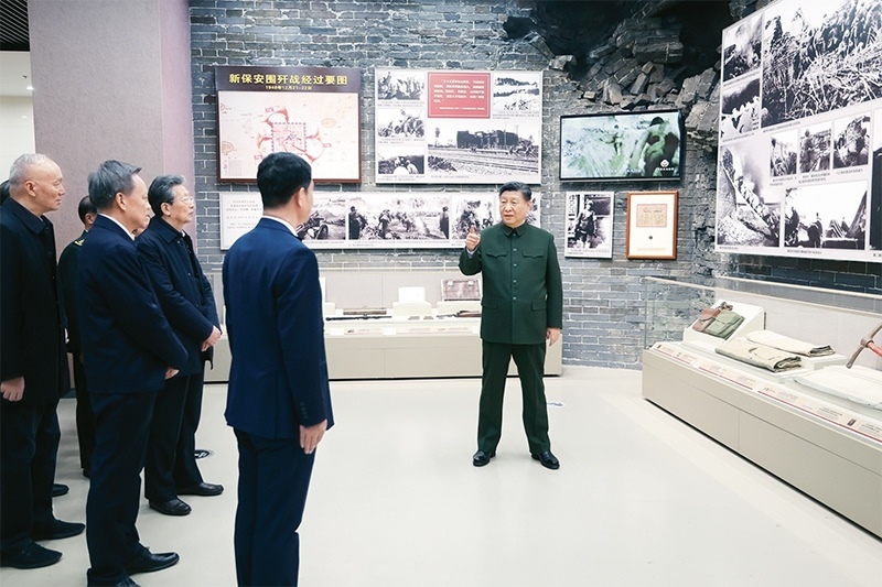 2024年2月1日至2日，中共中央總書記、國(guó)家主席、中央軍委主席習(xí)近平來到天津，看望慰問基層干部群眾。這是2日上午，習(xí)近平在平津戰(zhàn)役紀(jì)念館考察。 新華社記者 鞠鵬/攝