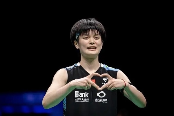 4月14日，王祉怡在奪冠后慶祝。新華社記者 江漢攝