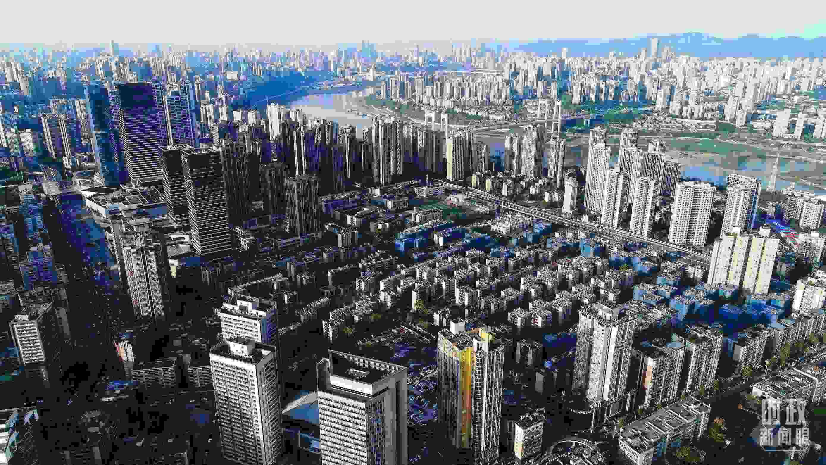 △俯瞰謝家灣街道民主村社區(qū)。（總臺(tái)記者謝鵬拍攝）