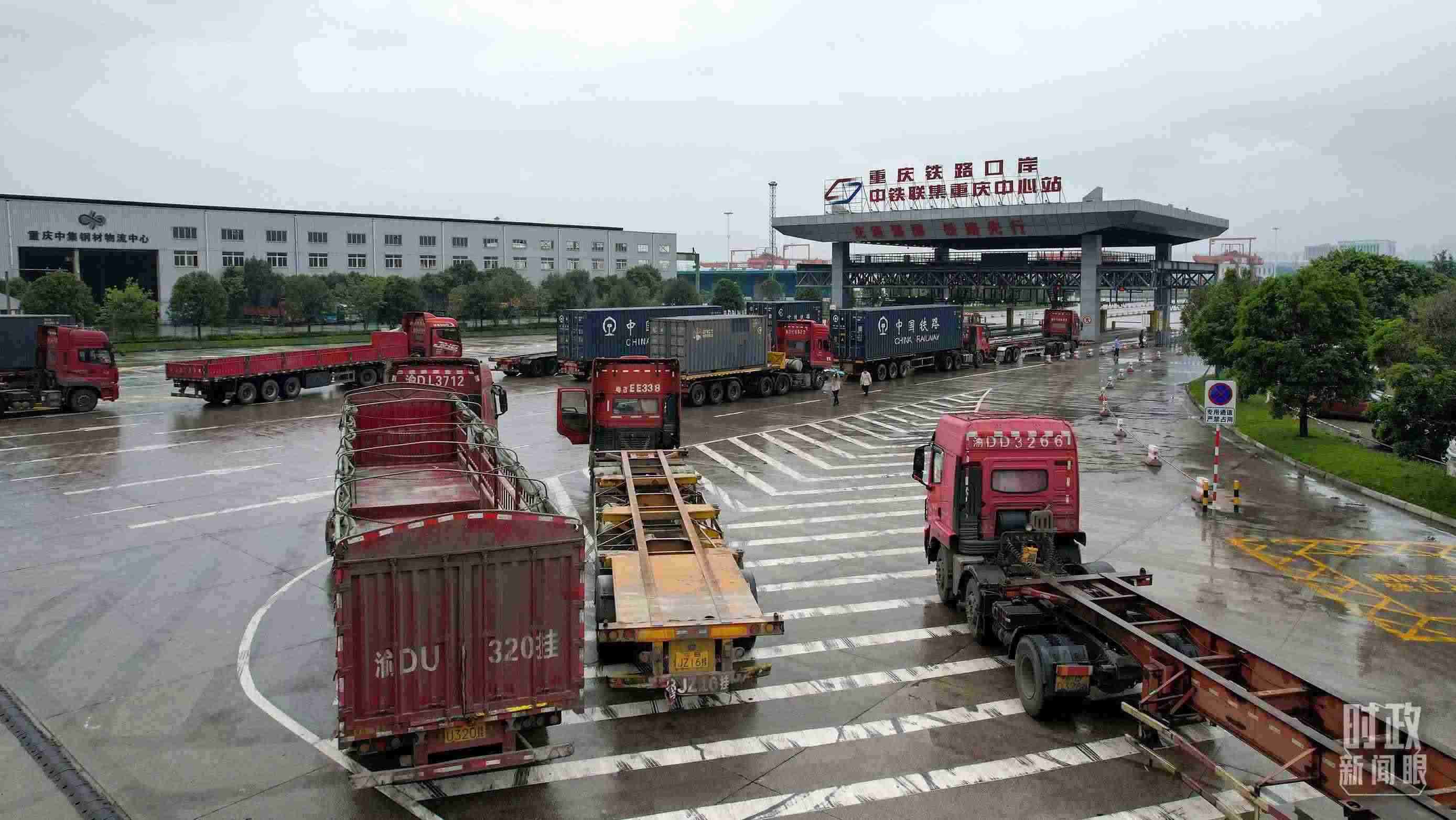 △重慶鐵路口岸中鐵聯(lián)集重慶中心站。（總臺(tái)記者于濱拍攝）