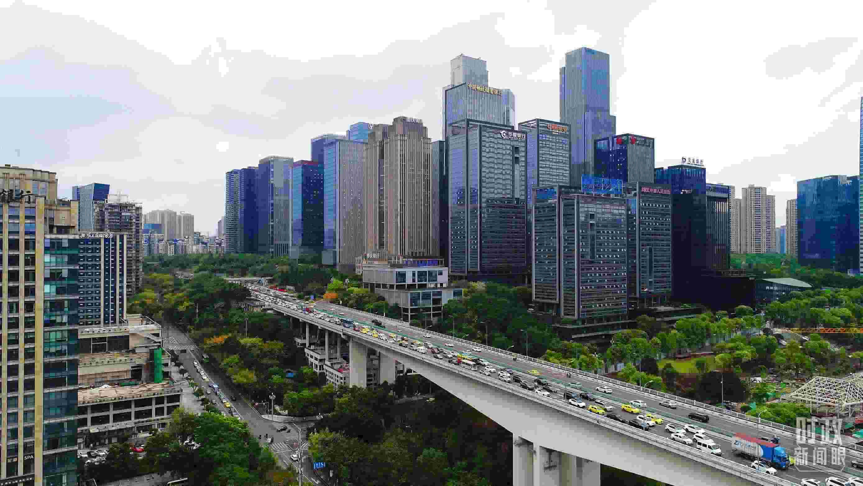 △重慶市數(shù)字化城市運(yùn)行和治理中心。（總臺(tái)記者于濱拍攝）