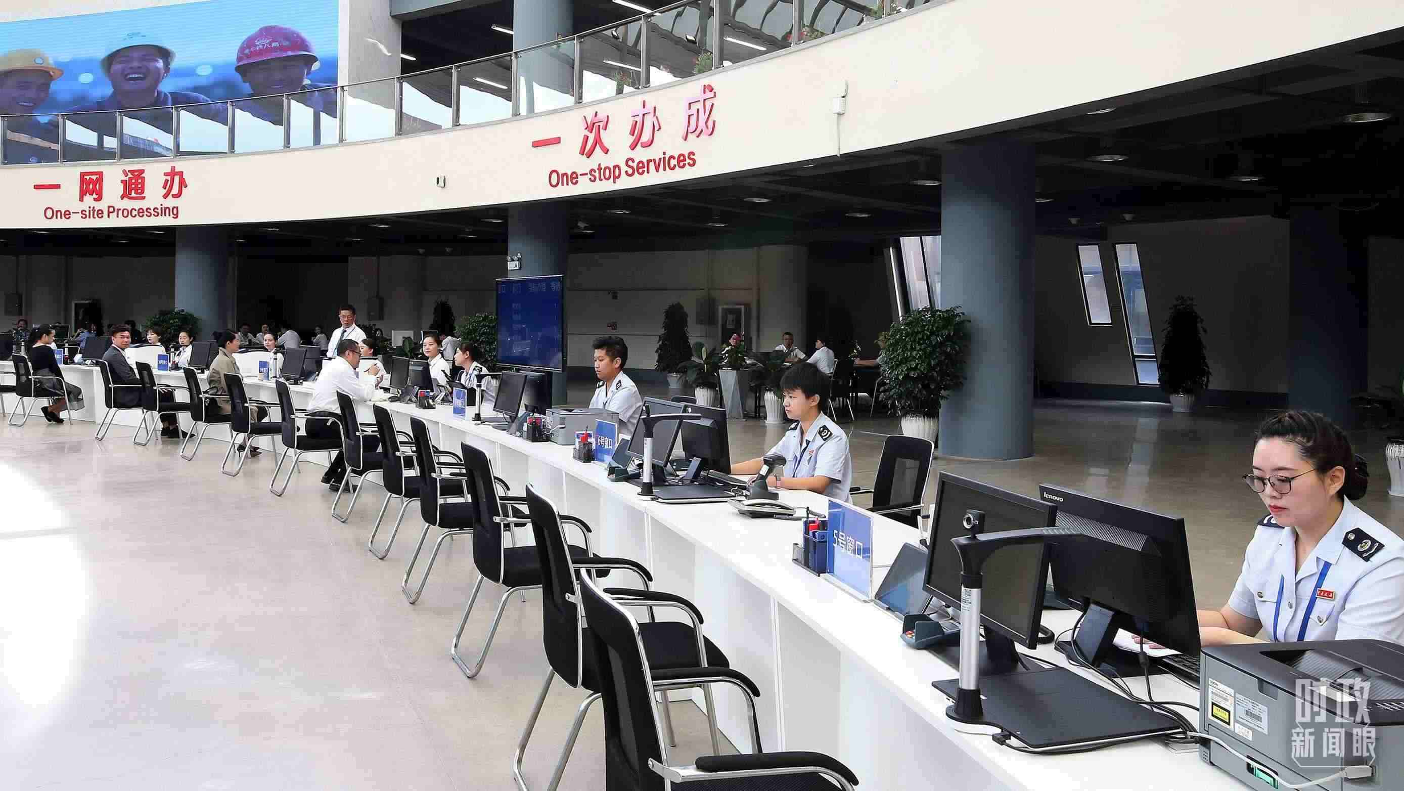 △中國(guó)（云南）自由貿(mào)易試驗(yàn)區(qū)昆明片區(qū)綜合服務(wù)中心。（圖/視覺(jué)中國(guó)）