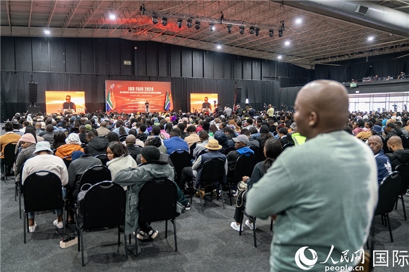 2024年中資企業(yè)招聘大會(huì)現(xiàn)場(chǎng)。 人民網(wǎng) 希拉茲攝