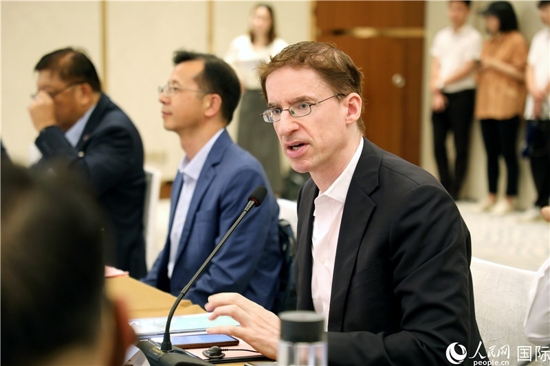 德國駐廣州總領(lǐng)事魯彥在產(chǎn)業(yè)對接會上發(fā)言。人民網(wǎng)記者趙益普攝