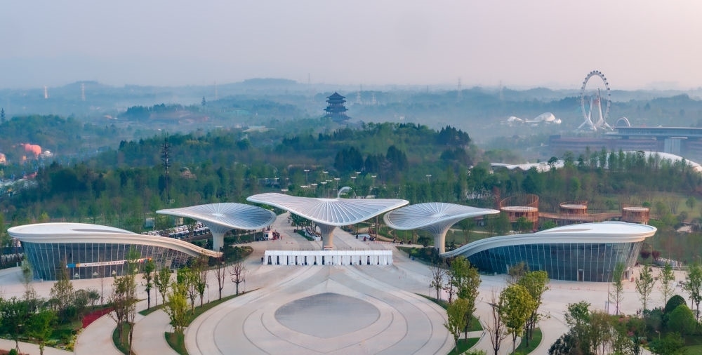 這是成都世園會(huì)主會(huì)場(chǎng)入口（無人機(jī)照片，2024年4月14日攝）。新華社記者 江宏景 攝