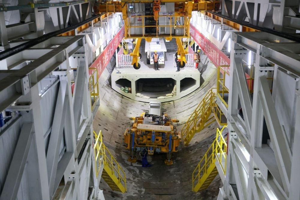 2024年2月16日，中鐵十四局集團(tuán)的建設(shè)者在京唐城際鐵路運(yùn)潮減河隧道施工。新華社記者 邢廣利 攝