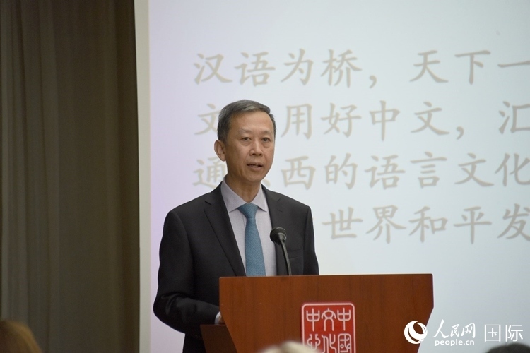 中國(guó)駐瑞典大使崔愛(ài)民出席“漢語(yǔ)橋”瑞典賽區(qū)預(yù)選賽。人民網(wǎng)記者 殷淼攝