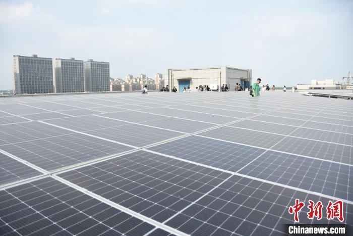圖為中原人工智能計(jì)算中心的光伏項(xiàng)目。王宇攝