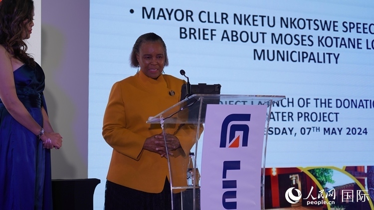 摩西科塔恩市市長恩克圖·恩科茨韋致辭。人民網(wǎng) 張茜攝