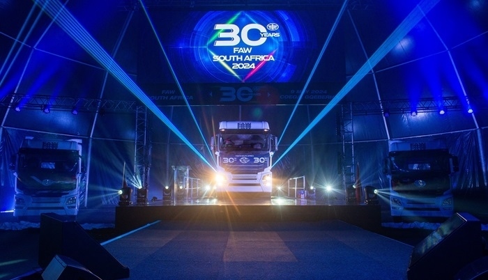 新一代旗艦車型JH6 550馬力牽引亮相。圖片來源：一汽解放