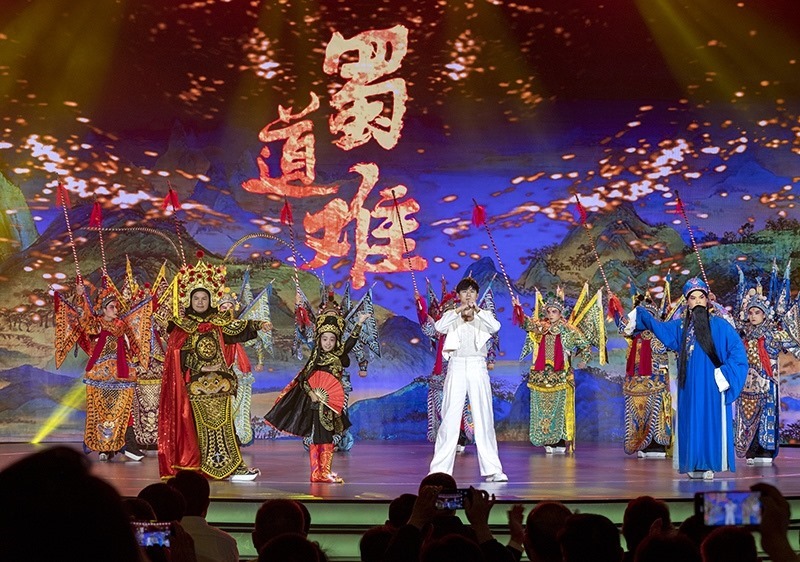 2023年10月13日，成都，“把青春華章寫在祖國大地上”大思政課網(wǎng)絡主題宣傳和互動引導活動在四川大學舉行。