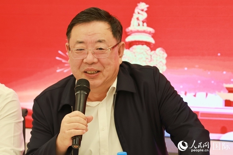 山東省泰安市委書記、市人大常委會(huì)主任楊洪濤在座談會(huì)上致辭。人民網(wǎng)記者 陳海琪攝