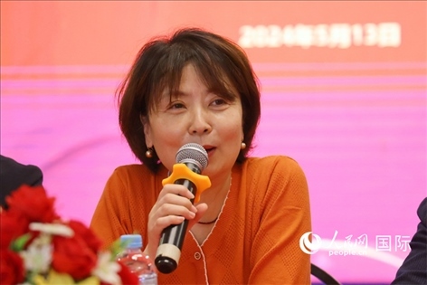 陜西省歸國華僑聯(lián)合會黨組成員、副主席兼秘書長尚小紅在座談會上致辭。人民網(wǎng)記者 陳海琪攝