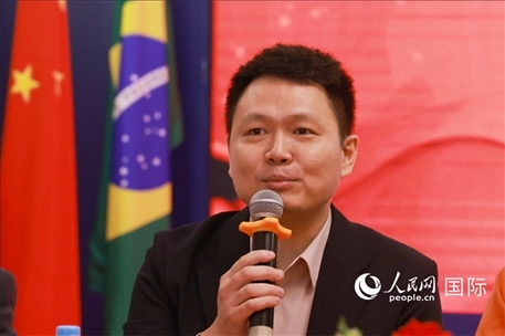 中國駐里約熱內盧總領館副總領事王尉育在座談會上致辭。人民網(wǎng)記者 陳海琪攝