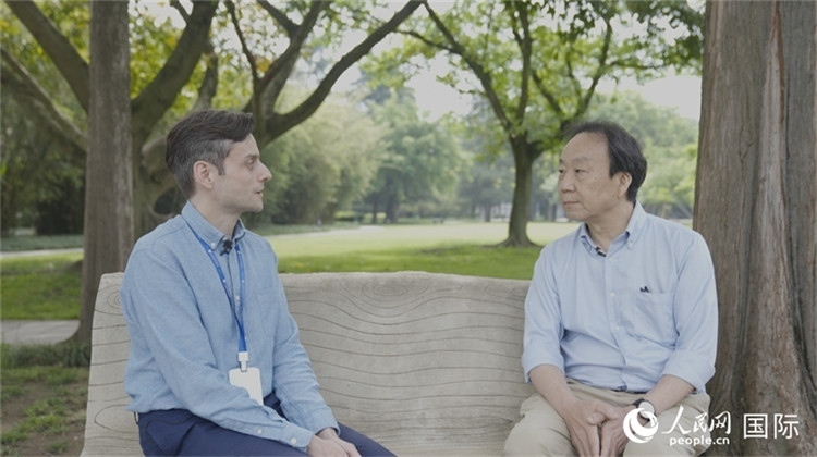 三星堆博物館館長雷雨接受人民網(wǎng)采訪。人民網(wǎng)記者 張榮攝