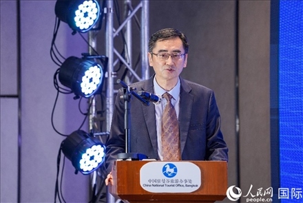 曼谷中國(guó)文化中心兼中國(guó)駐曼谷旅游辦事處主任闕小華發(fā)表演講。（普拉維攝）