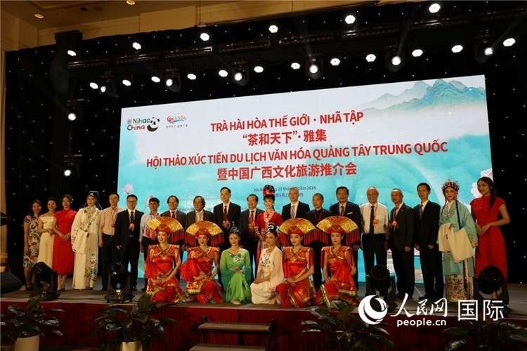 中越兩國嘉賓合影留念。人民網(wǎng)記者楊曄攝