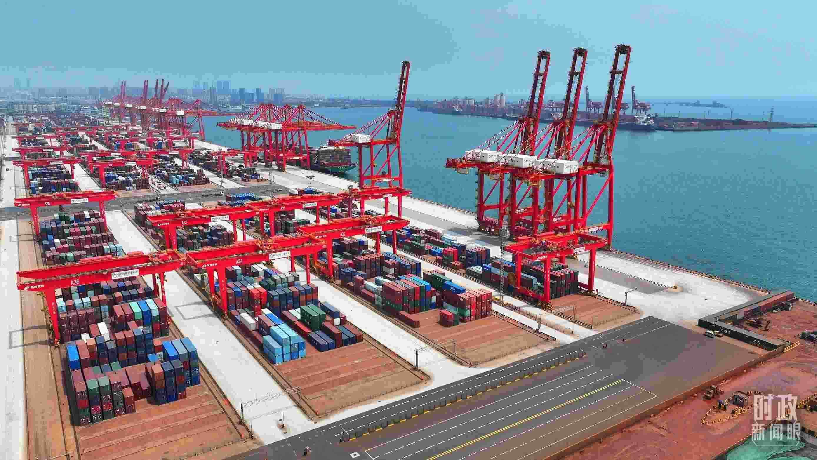 山東日照港。（總臺(tái)央視記者范凱拍攝）