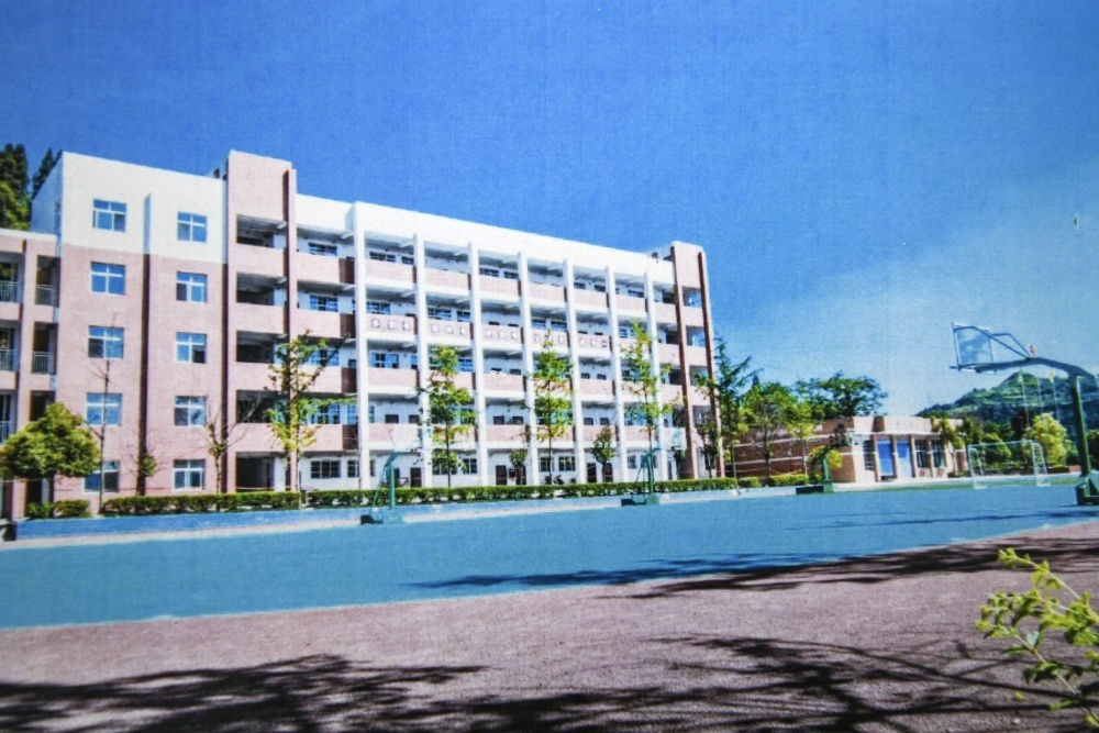 建成之初的之江小學(xué)教學(xué)樓（資料照片翻拍）。