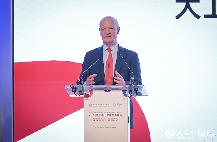 英國前負(fù)責(zé)大學(xué)與科研事務(wù)的國務(wù)大臣、英國皇家學(xué)會院士大衛(wèi)·威利茨致辭。人民網(wǎng) 郭錦標(biāo)攝