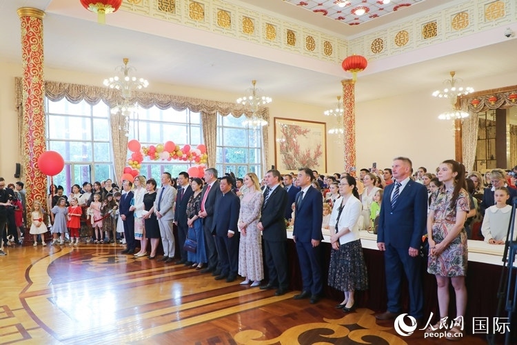 中國駐俄羅斯使館“六·一”兒童節(jié)大型招待會活動現(xiàn)場。人民網(wǎng)記者 隋鑫攝