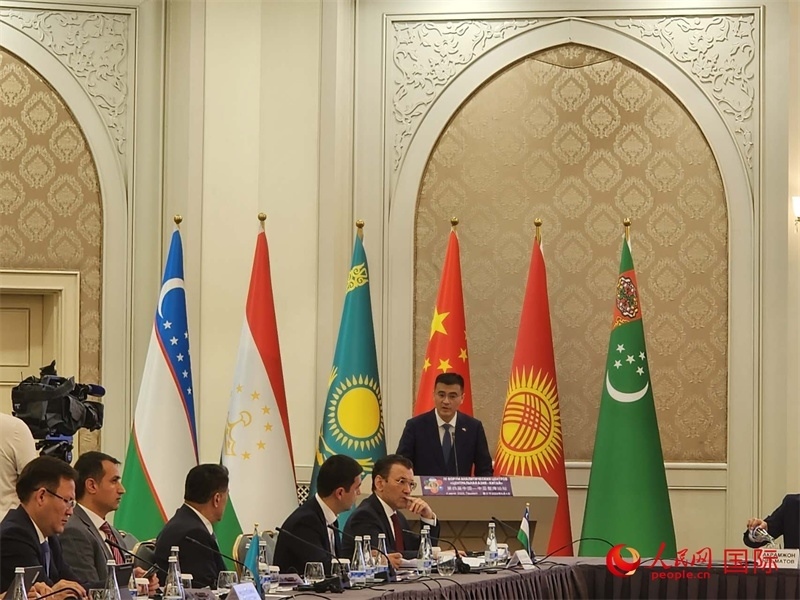 中國(guó)駐烏茲別克斯坦大使于駿致辭。人民網(wǎng)記者 李強(qiáng)攝