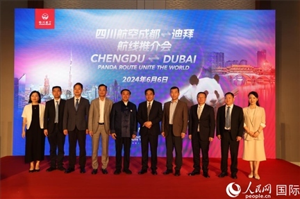 與會嘉賓合影留念。人民網(wǎng)記者張志文攝