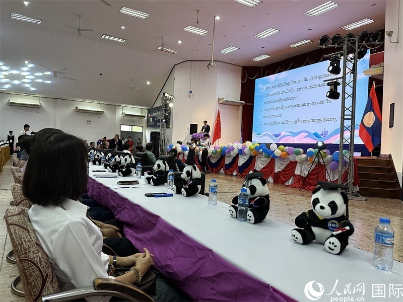 圖片：中老嘉賓在第二十三屆漢語(yǔ)橋世界大學(xué)生中文比賽老撾賽區(qū)決賽上致辭。孫廣勇攝