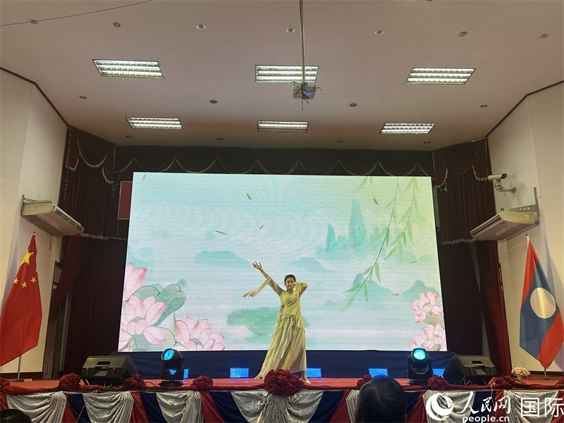 圖片：老撾選手參加第二十三屆漢語(yǔ)橋世界大學(xué)生中文比賽老撾賽區(qū)決賽。孫廣勇攝