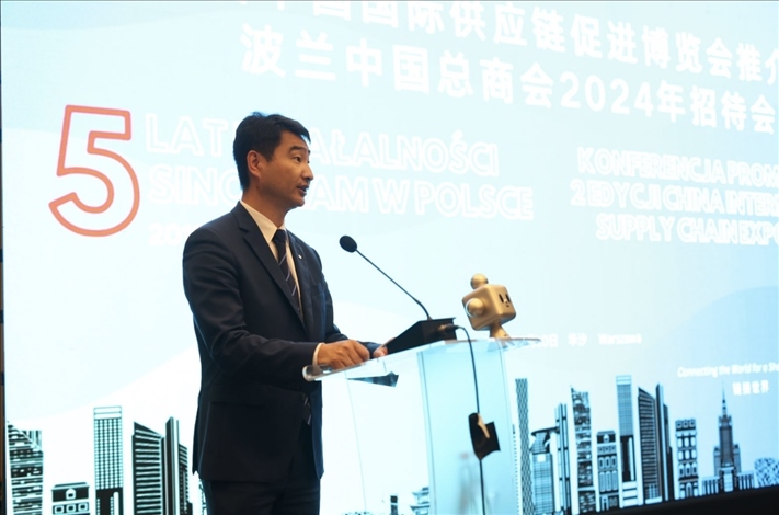波蘭中國(guó)總商會(huì)會(huì)長(zhǎng)胡新元致辭。