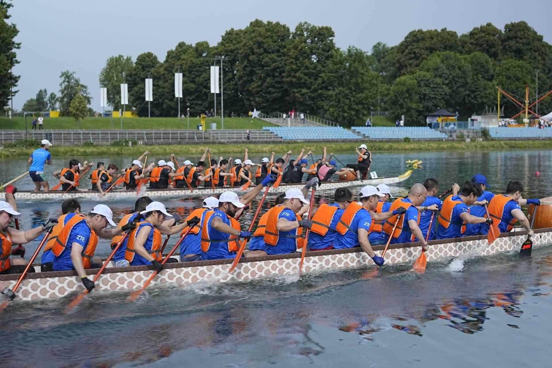 爭渡、爭渡，選手們你爭我奪，奮勇爭先。主辦方供圖