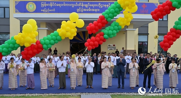 嘉賓共同為項目竣工剪彩。人民網(wǎng)記者 謝佳君攝
