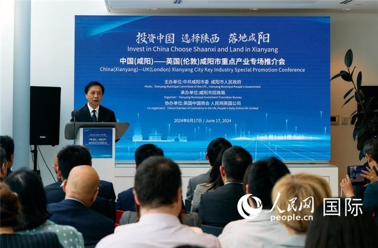 咸陽(yáng)市委書記夏曉中致辭。