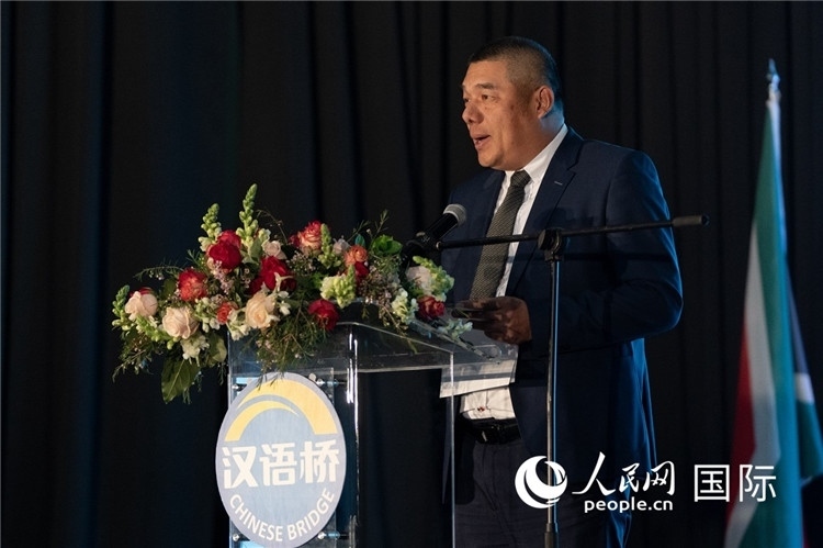 南中經(jīng)貿(mào)協(xié)會(huì)秘書長韋冬澤做主旨發(fā)言。人民日?qǐng)?bào)非洲中心分社 希拉茲·莫林?jǐn)z