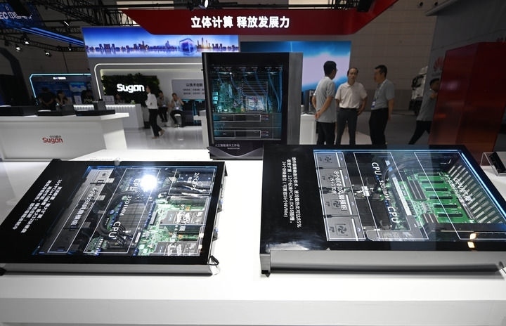 這是6月20日在博覽會上拍攝的中科曙光展區(qū)的一臺人工智能服務(wù)器。新華社記者 趙子碩 攝