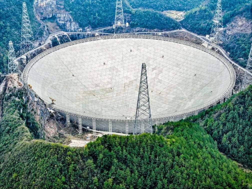 這是2024年2月26日拍攝的位于貴州的“中國天眼”（無人機全景圖片，維護保養(yǎng)期間拍攝）。新華社記者 歐東衢 攝