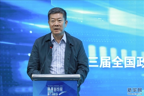 中國(guó)版權(quán)協(xié)會(huì)理事長(zhǎng)、第十三屆全國(guó)政協(xié)文化文史和學(xué)習(xí)委員會(huì)副主任、新聞出版總署原副署長(zhǎng)、國(guó)家版權(quán)局原副局長(zhǎng)閻曉宏現(xiàn)場(chǎng)致辭