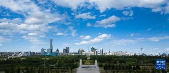 這是7月1日拍攝的哈薩克斯坦首都阿斯塔納的天際線。新華社記者 王建華 攝