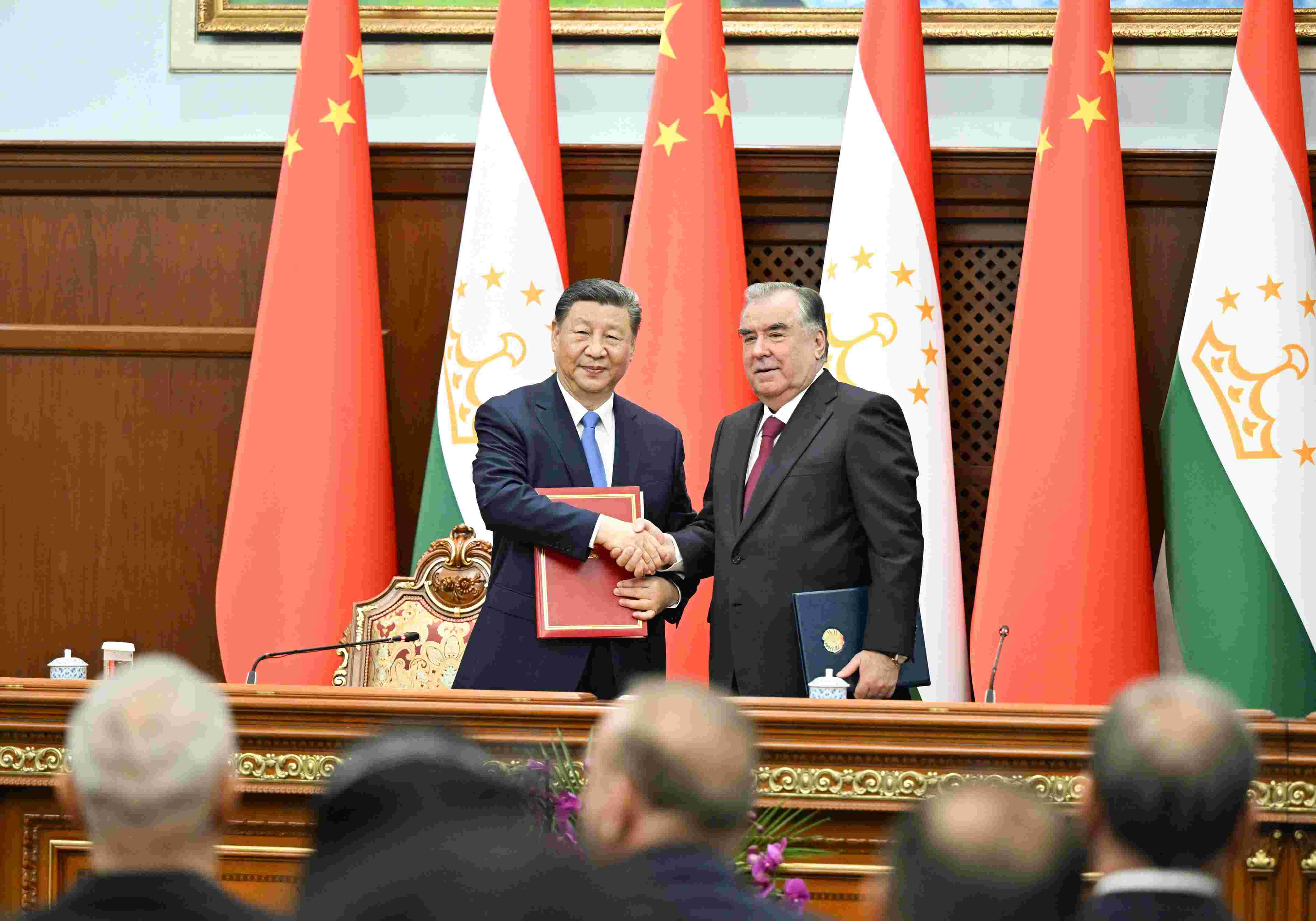 當(dāng)?shù)貢r間2024年7月5日下午，習(xí)近平主席同塔吉克斯坦總統(tǒng)拉赫蒙在杜尚別總統(tǒng)府舉行會談。會談后，兩國元首共同簽署《中華人民共和國和塔吉克斯坦共和國關(guān)于發(fā)展新時代全面戰(zhàn)略合作伙伴關(guān)系的聯(lián)合聲明》。