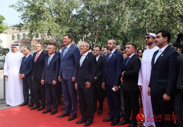 上合組織秘書(shū)長(zhǎng)及成員國(guó)駐華使節(jié)參加活動(dòng)。人民網(wǎng) 俄布拉依·對(duì)山攝