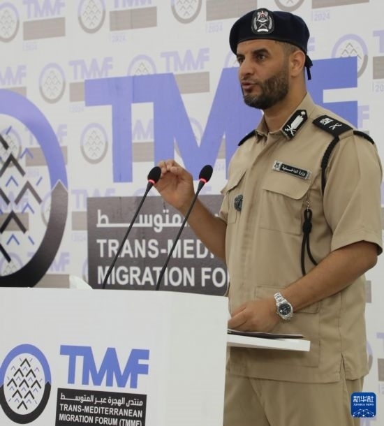 7月10日，利比亞內(nèi)政部長特拉貝爾西在首都的黎波里舉行的新聞發(fā)布會上講話。新華社發(fā)（哈姆扎·圖爾基亞攝）