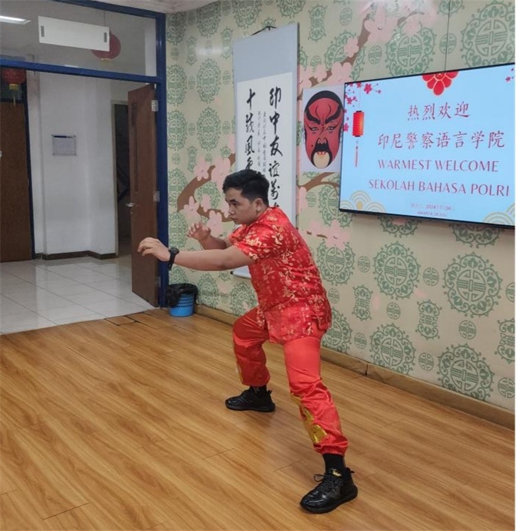 警察學(xué)員表演武術(shù)?；顒?dòng)主辦方供圖