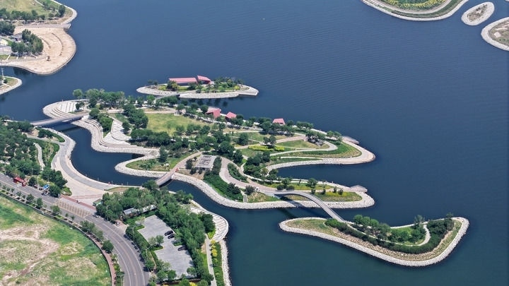 這是2024年6月28日拍攝的天津市濱海新區(qū)南灣公園一景（無人機照片）。新華社記者 李然 攝