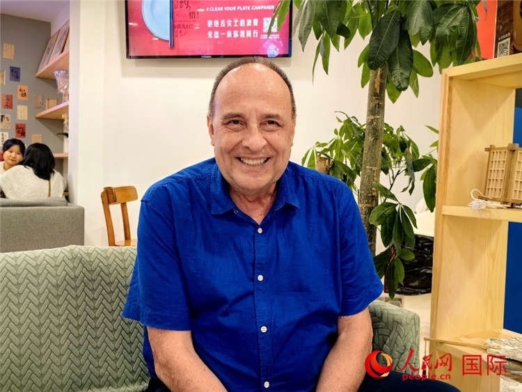 巴西坎皮納斯州立大學文學院資深教授弗朗西斯科·福特·哈德曼接受人民網(wǎng)專訪。人民網(wǎng)記者 符園園攝