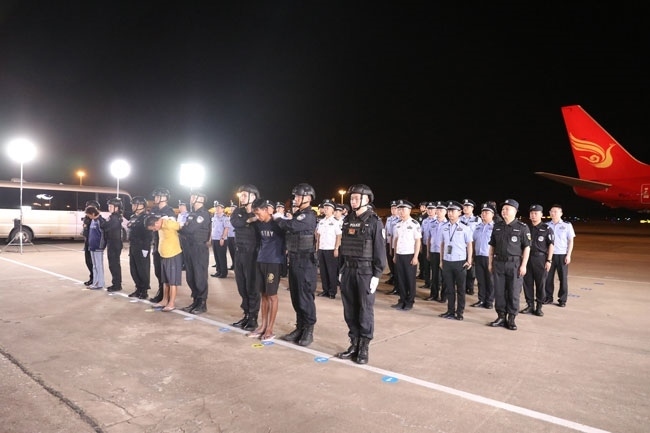 押解現(xiàn)場(chǎng)。公安部供圖