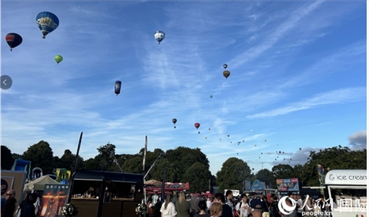 布里斯托國際熱氣球節(jié)現(xiàn)場。人民網(wǎng)記者 余穎攝